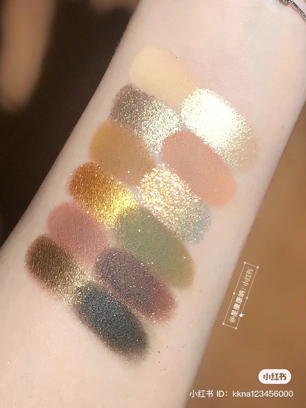 Colourpop | Boudoir Noir 12色眼影盤