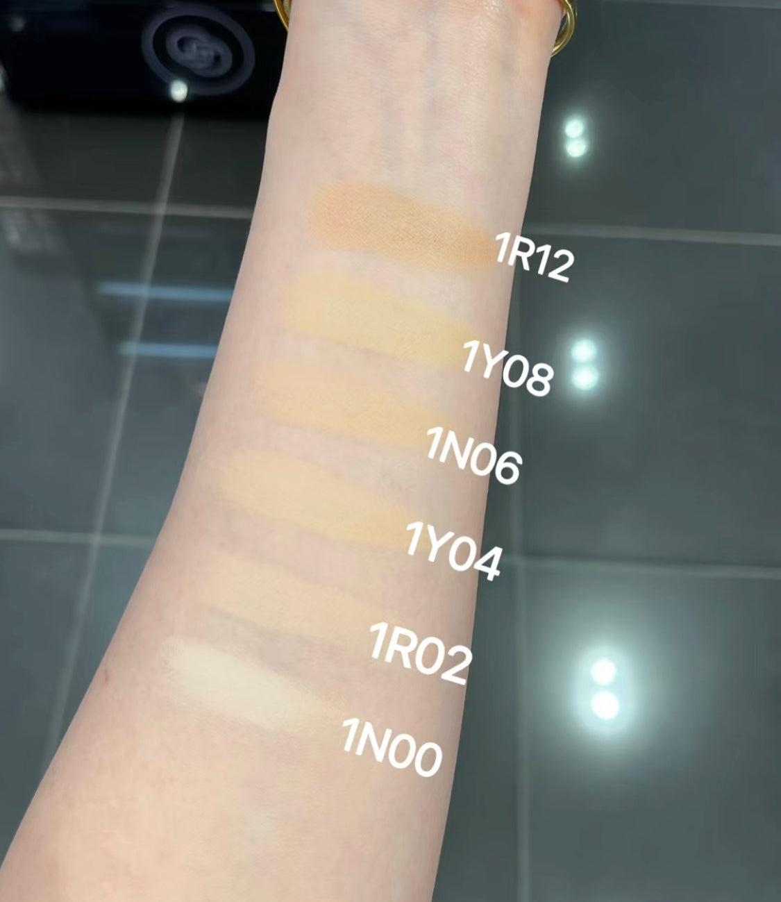 Make Up For Ever|新版柔霧控油粉餅 |粉盒