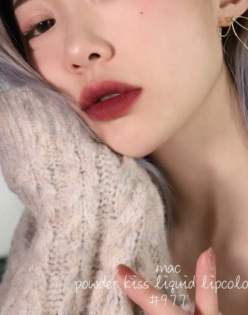 Mac|柔霧唇釉|#977 Fashion Emergency |暗玫瑰豆沙色