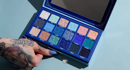 JEFFREE STAR | 
BLUE BLOOD 藍血眼影盤